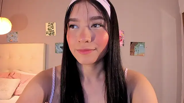 Snapshot of Maia_W10 chatting on April 12, 2026, 3:04 pm Maia W10 online show from April 12, 2026, 3:04 pm