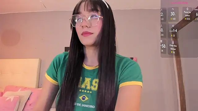 Snapshot of Maia_W10 chatting on February 3, 2026, 12:21 pm Maia W10 online show from February 3, 2026, 12:21 pm