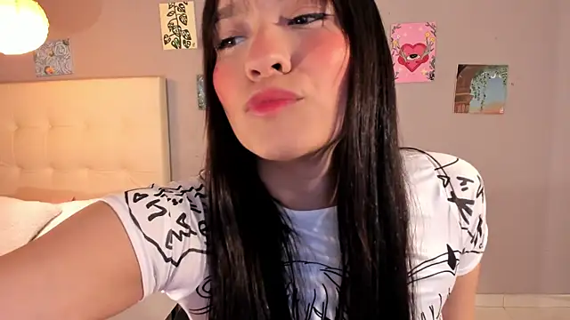 Snapshot of Maia_W10 chatting on April 13, 2026, 1:15 pm Maia W10 online show from April 13, 2026, 1:15 pm
