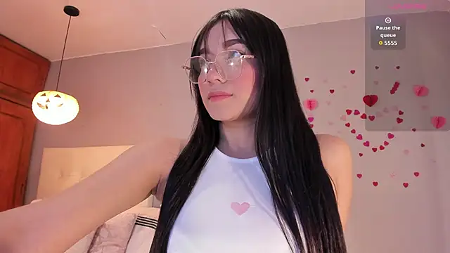 Snapshot of Maia_W10 chatting on March 7, 2026, 12:32 pm Maia W10 online show from March 7, 2026, 12:32 pm