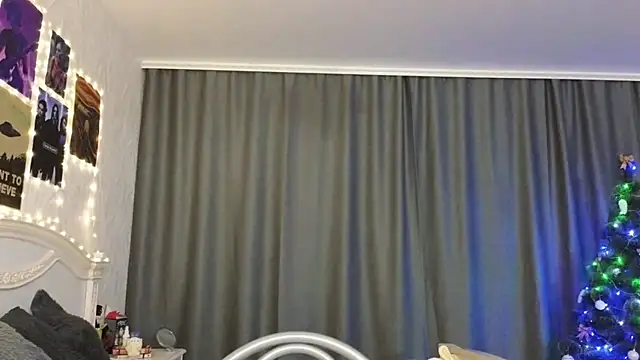 Snapshot of E_v_E_ chatting on December 26, 2024, 9:58 pm E v E online show from December 26, 2024, 9:58 pm