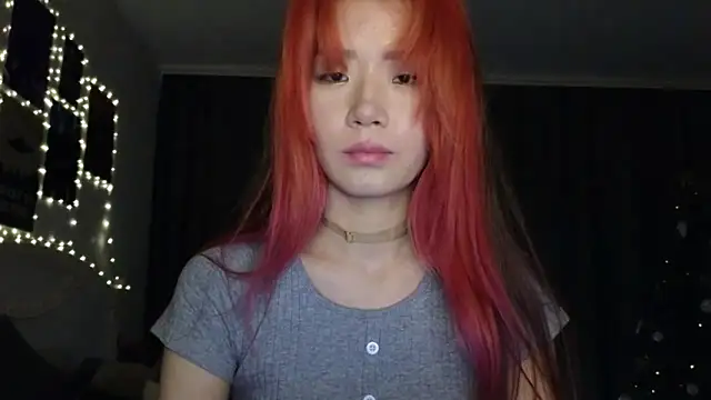 Snapshot of E_v_E_ chatting on January 7, 2025, 4:39 am E v E online show from January 7, 2025, 4:39 am