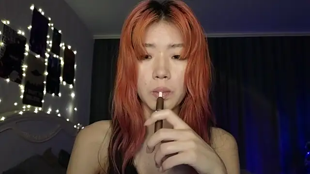 Snapshot of E_v_E_ chatting on January 30, 2025, 5:52 am E v E online show from January 30, 2025, 5:52 am