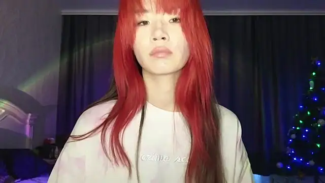 Snapshot of E_v_E_ chatting on December 13, 2024, 2:43 am E v E online show from December 13, 2024, 2:43 am