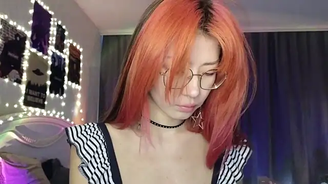 Snapshot of E_v_E_ chatting on January 11, 2025, 7:17 am E v E online show from January 11, 2025, 7:17 am