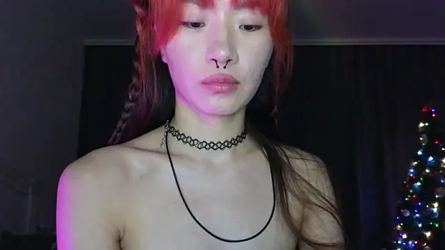 Snapshot of E_v_E_ chatting on December 6, 2024, 6:22 pm E v E online show from December 6, 2024, 6:22 pm