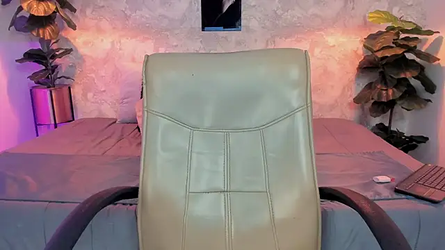 Regan   online show from October 17, 2025, 2:04 am