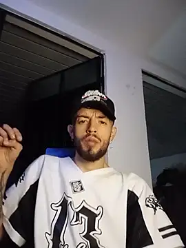 Aaronkiller online show from May 17, 2026, 3:39 am