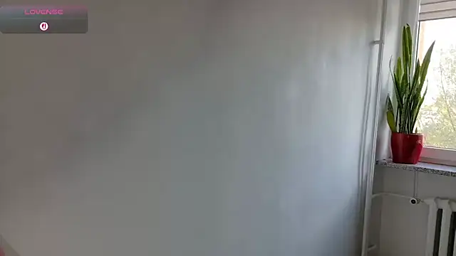 kotekxx000 online show from September 9, 2025, 12:47 pm