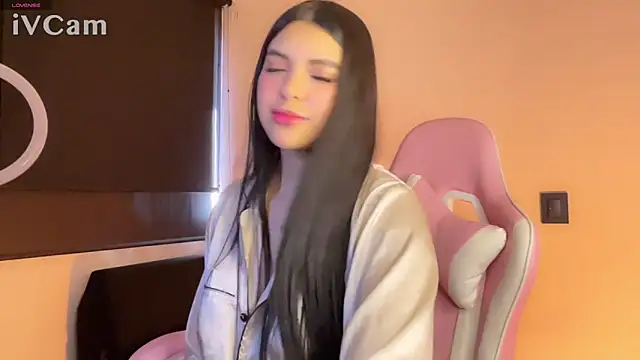 Snapshot of samara_lamm chatting on January 12, 2025, 6:05 pm samara lamm online show from January 12, 2025, 6:05 pm