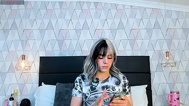 JustinePerry online show from November 26, 2025, 3:39 am