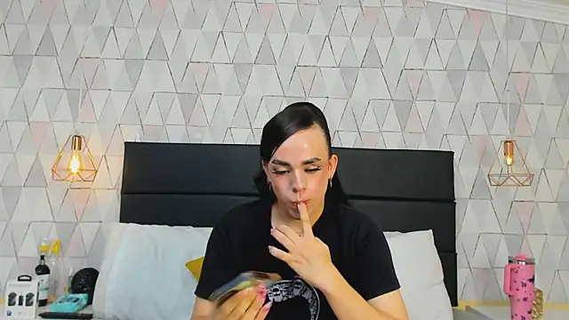 JustinePerry online show from December 1, 2025, 3:40 am