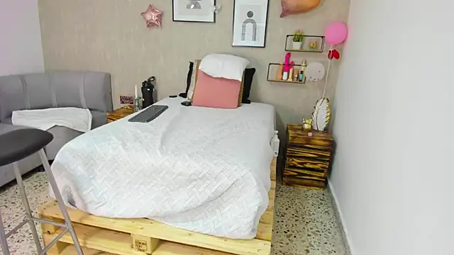 afrodita martinez online show from February 19, 2025, 2:44 pm