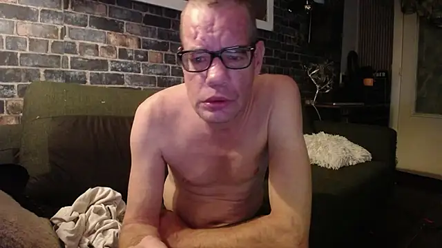 Snapshot of Maikel1981-NL chatting on July 17, 2026, 8:06 pm Maikel1981-NL online show from July 17, 2026, 8:06 pm