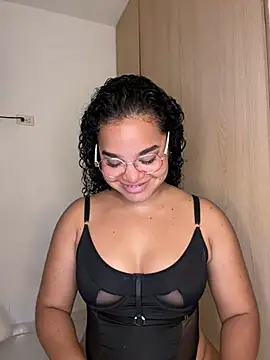 Snapshot of Lucy_wilson5 chatting on February 9, 2025, 3:53 am Lucy wilson5 online show from February 9, 2025, 3:53 am