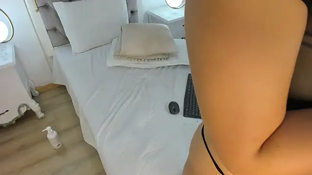  ambar Adamss online show from February 25, 2025, 2:58 pm