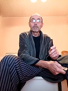 BesterJunge45 online show from November 29, 2025, 6:57 am