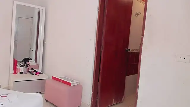 Snapshot of Alhana_pulido chatting on March 11, 2025, 11:37 pm Alhana pulido online show from March 11, 2025, 11:37 pm