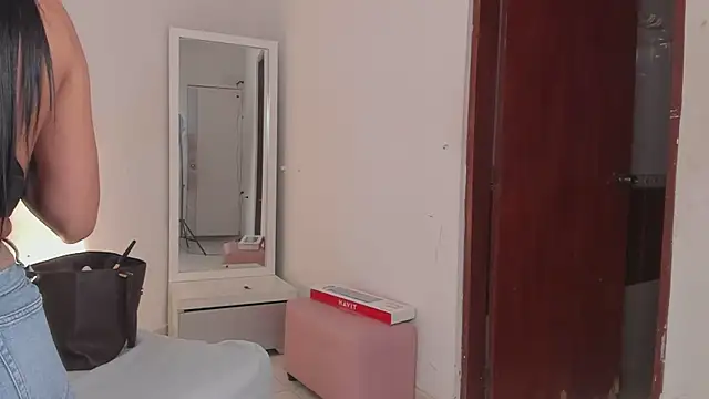 Snapshot of Alhana_pulido chatting on March 8, 2025, 7:31 pm Alhana pulido online show from March 8, 2025, 7:31 pm