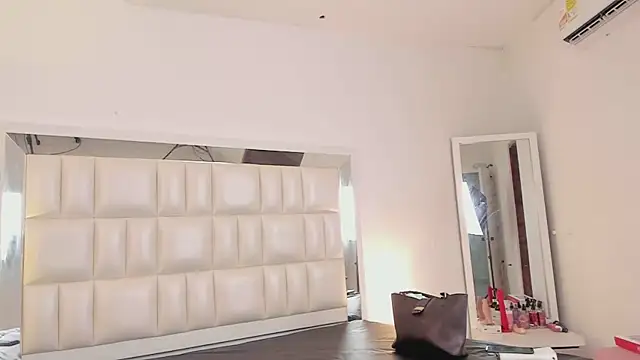 Snapshot of Alhana_pulido chatting on March 18, 2025, 5:55 pm Alhana pulido online show from March 18, 2025, 5:55 pm