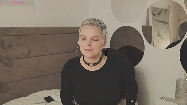 LikaBerry1 online show from September 28, 2025, 6:59 pm