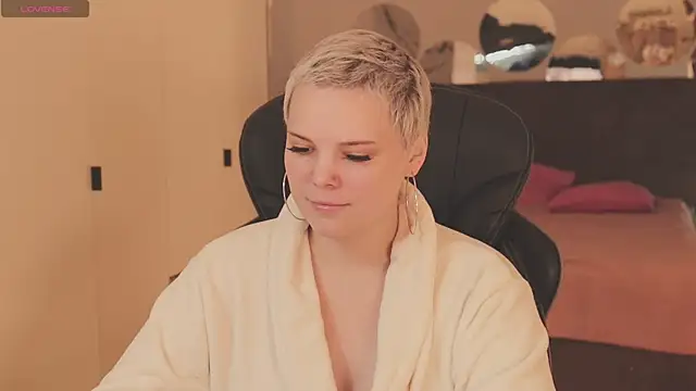 LikaBerry1 online show from November 25, 2025, 11:43 am