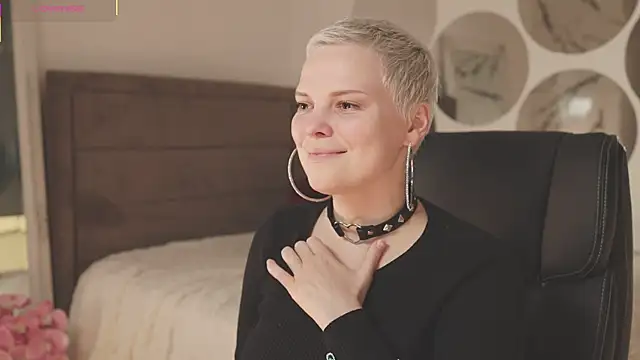 LikaBerry1 online show from September 14, 2025, 4:40 pm