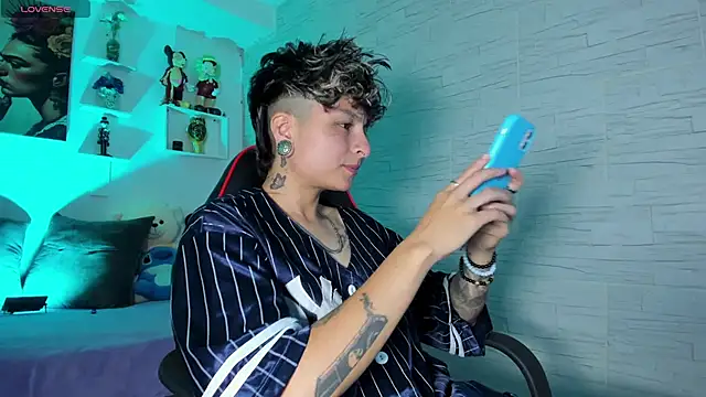 ZuryRamirez  online show from November 10, 2025, 8:58 pm