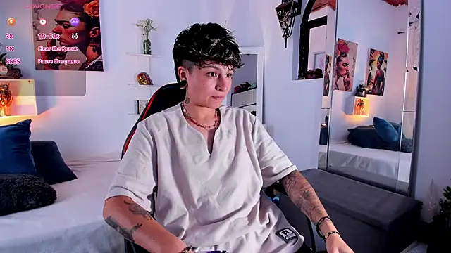 ZuryRamirez  online show from December 15, 2025, 8:47 pm