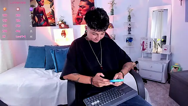 ZuryRamirez  online show from December 18, 2025, 8:45 pm