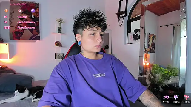 ZuryRamirez  online show from December 1, 2025, 8:10 pm