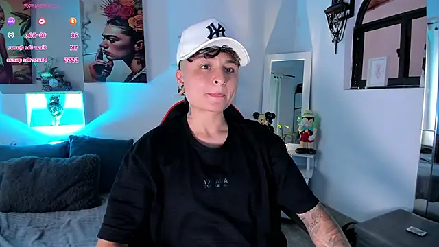 ZuryRamirez  online show from December 5, 2025, 6:39 pm