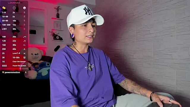 ZuryRamirez  online show from September 29, 2025, 8:25 pm