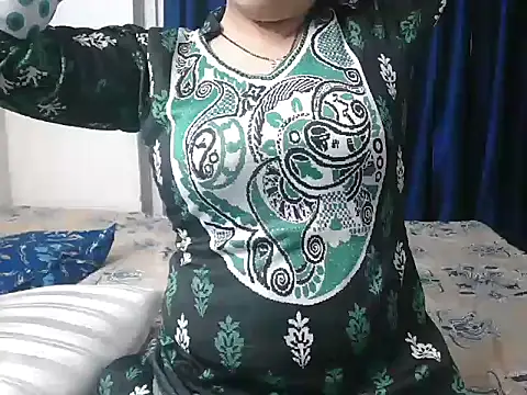 Snapshot of anni_mahi chatting on December 14, 2024, 5:29 am anni mahi online show from December 14, 2024, 5:29 am