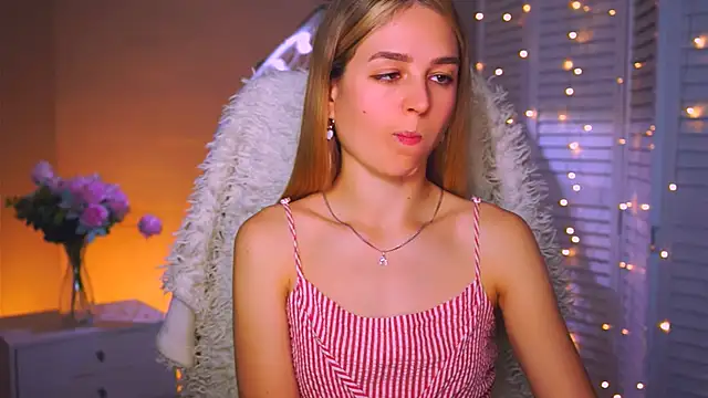 Snapshot of DeboraLarson chatting on October 4, 2025, 3:52 am DeboraLarson online show from October 4, 2025, 3:52 am