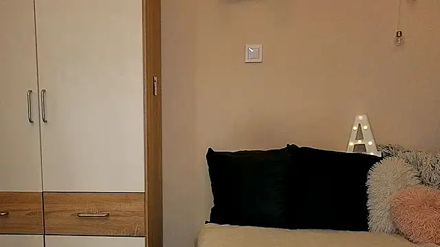 Hidden Gem  online show from December 14, 2025, 6:35 pm