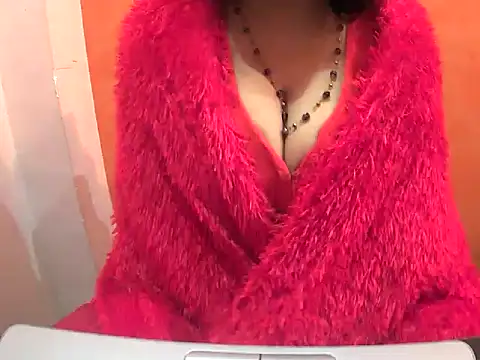 Snapshot of HOT-SEEMAA chatting on January 5, 2025, 8:22 am HOT-SEEMAA online show from January 5, 2025, 8:22 am