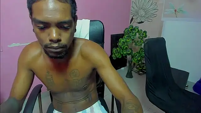 bigblackhotx1 online show from February 27, 2026, 10:15 am