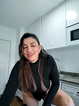 Julie Boronat26 online show from April 17, 2026, 9:23 am