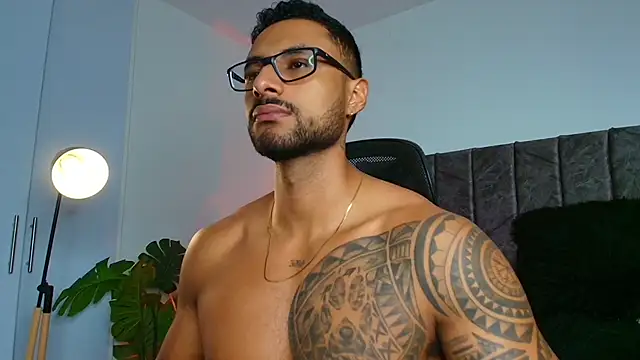 LiamGarcia1 online show from October 30, 2025, 2:04 pm