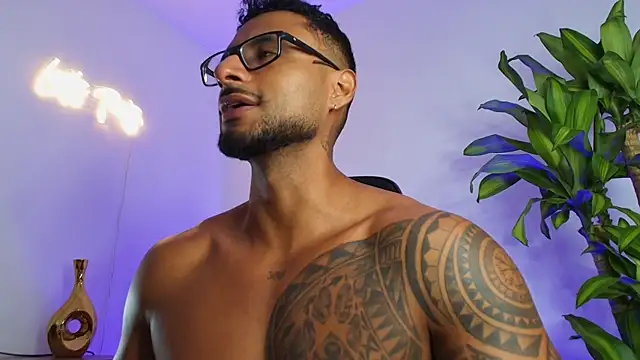 LiamGarcia1 online show from December 16, 2025, 3:16 pm