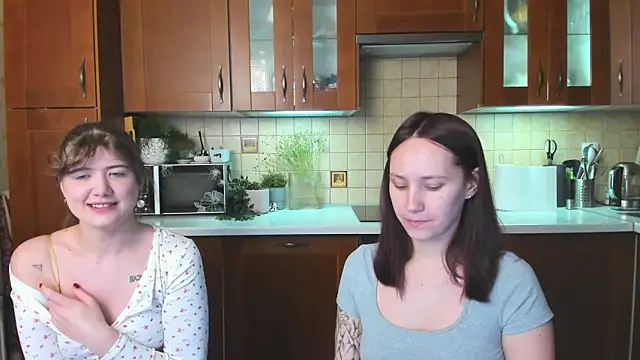 HotCaramellsTV online show from April 25, 2026, 10:51 am