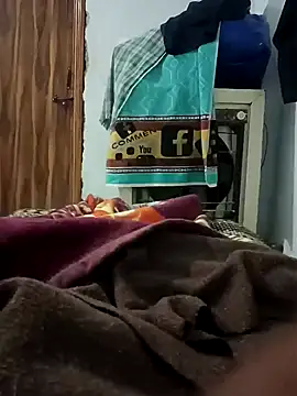 Snapshot of pintuS40 chatting on December 22, 2025, 8:42 pm pintuS40 online show from December 22, 2025, 8:42 pm