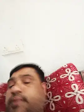 Snapshot of pintuS40 chatting on February 8, 2026, 4:48 pm pintuS40 online show from February 8, 2026, 4:48 pm