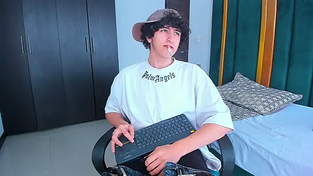 Kerverr  online show from September 14, 2025, 5:35 pm