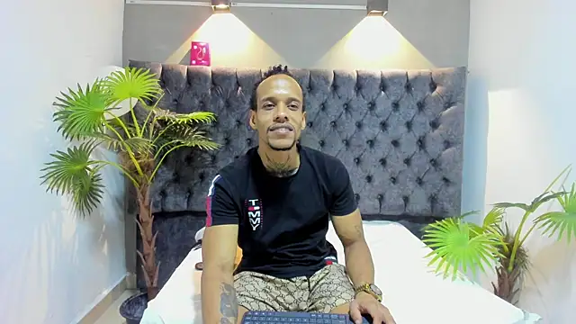 Snapshot of Salomon_koude chatting on May 24, 2026, 12:21 am Salomon koude online show from May 24, 2026, 12:21 am