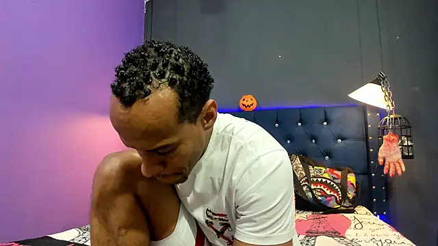 Snapshot of Salomon_koude chatting on October 22, 2025, 7:02 pm Salomon koude online show from October 22, 2025, 7:02 pm