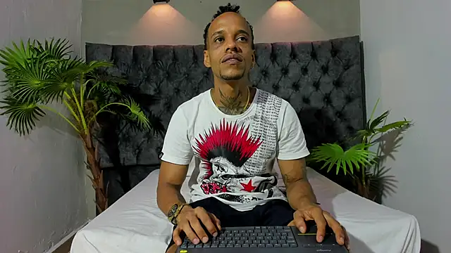 Snapshot of Salomon_koude chatting on April 26, 2026, 2:31 am Salomon koude online show from April 26, 2026, 2:31 am