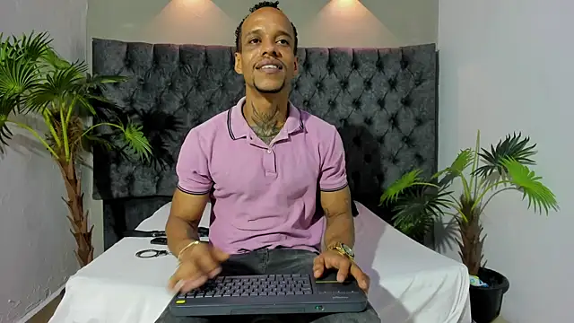 Snapshot of Salomon_koude chatting on May 11, 2026, 2:45 pm Salomon koude online show from May 11, 2026, 2:45 pm
