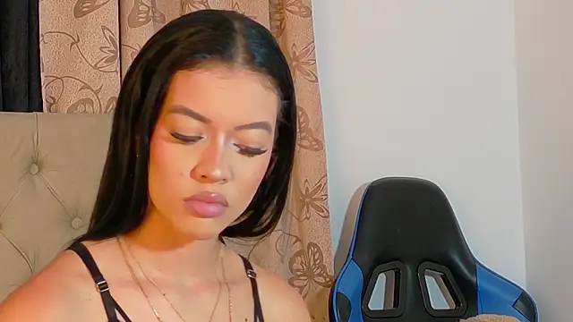 Snapshot of GeorginaHills chatting on November 3, 2025, 9:18 pm GeorginaHills online show from November 3, 2025, 9:18 pm